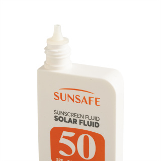 ضد آفتاب فلوئید سان سیف مدل Solar Fluid با SPF 50 مناسب پوست های چرب تا مختلط حجم 55 میلی لیتر